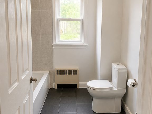 2nd image of 98 Mount Vernon Pl Floor 1