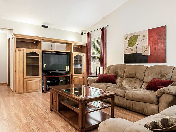 3rd image of 6059 Meadowsglen Dr