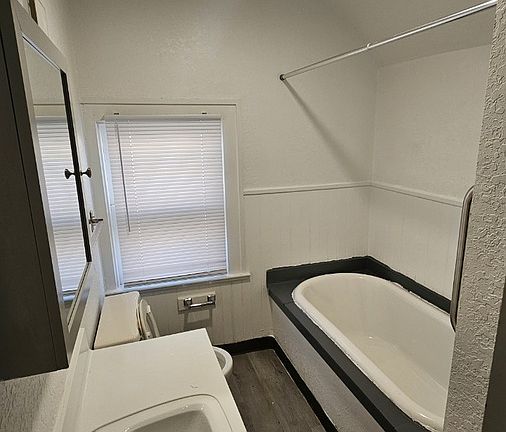 4th image of 437 W Bancroft St APT 4