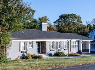 516 Country Club Rd, Mount Airy, NC 27030