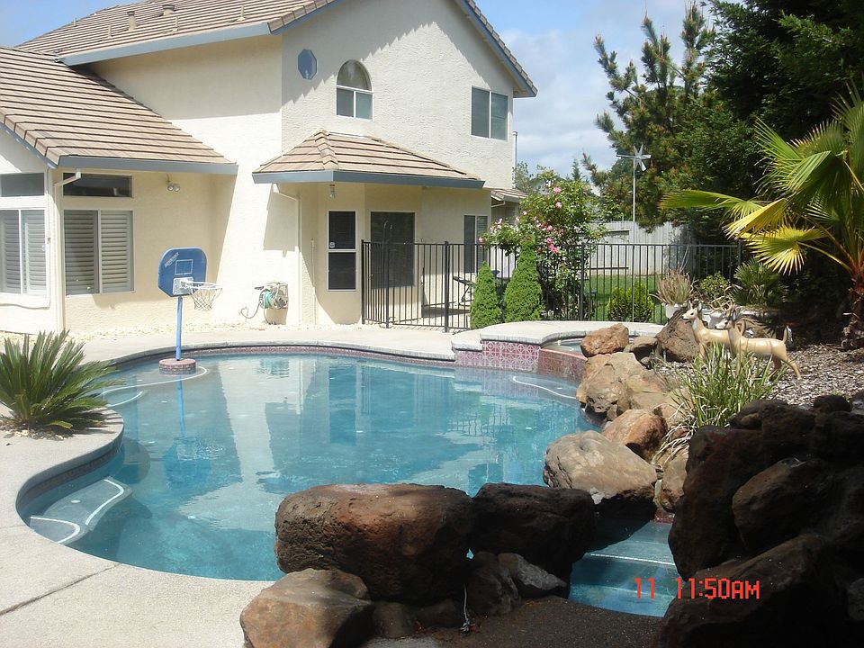 9.5 feet heated pool