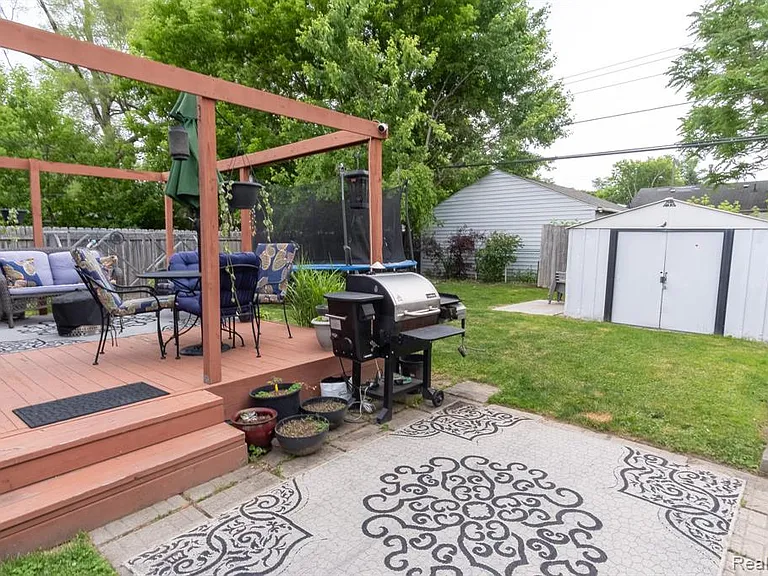23400 Reynolds Ave — Photo 26