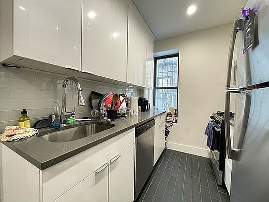 5th image of 708 Ocean Ave #1D