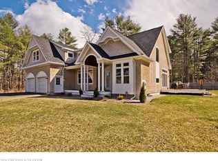 15 Wisteria Cir, Falmouth, ME 04105