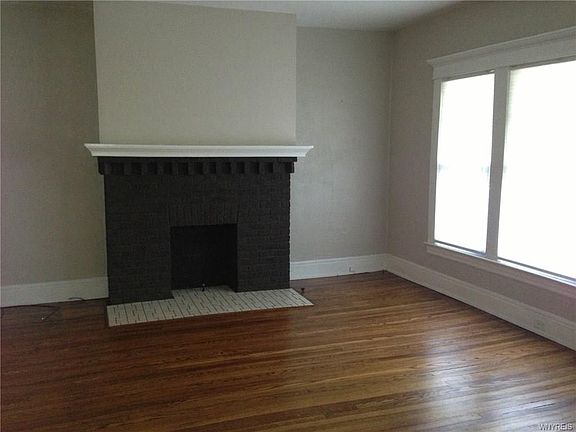 2nd image of 825 Forest Ave