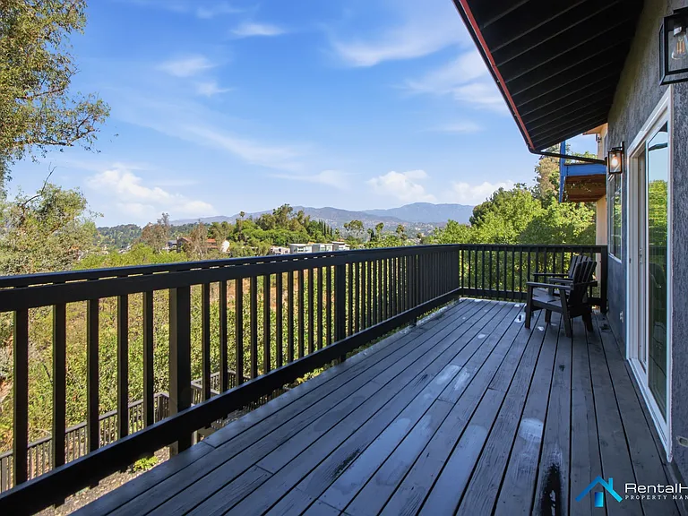 2433 Hines Dr — Photo 16