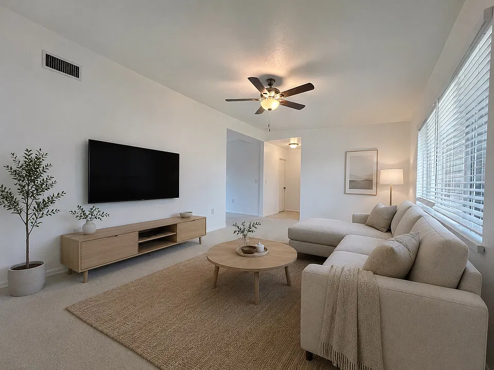 2805 23rd Ave W