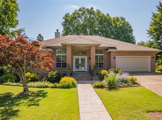 2922 S Wright Pl, Fayetteville, AR 72701