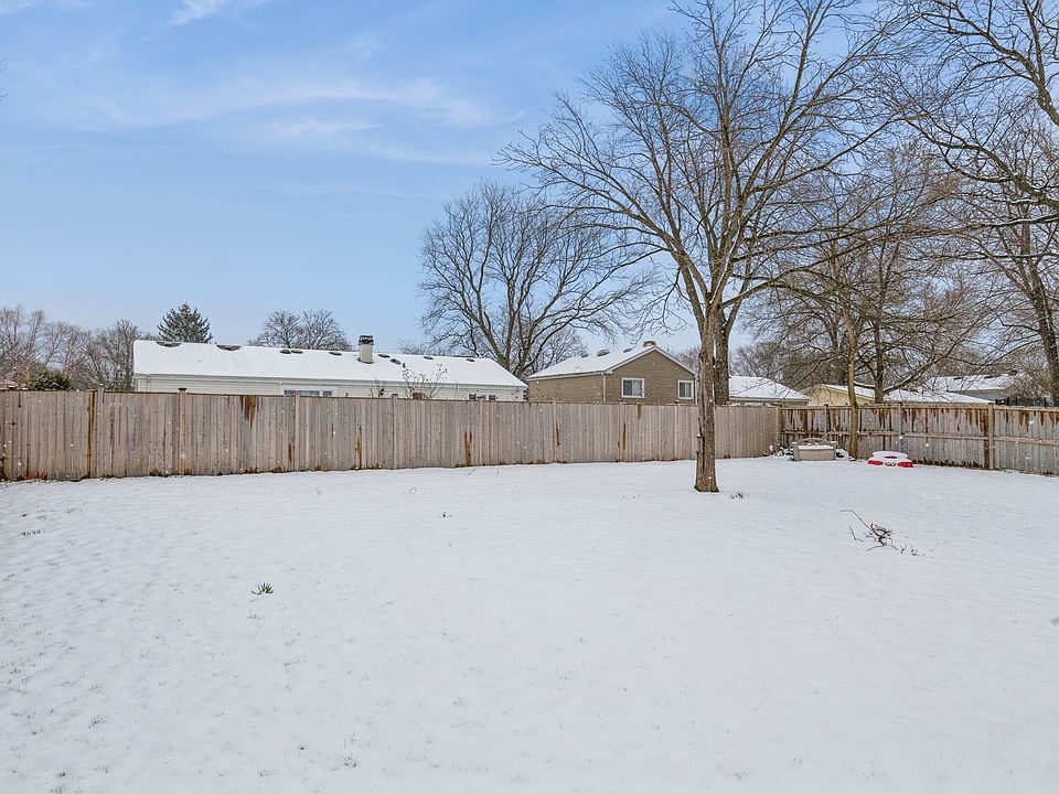 2nd image of 643 Sussex Ln