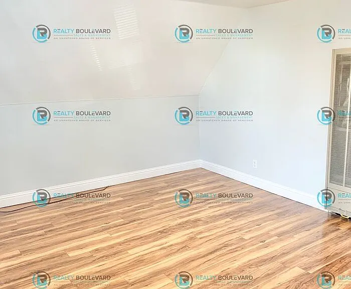662 Eureka Ave — Photo 5