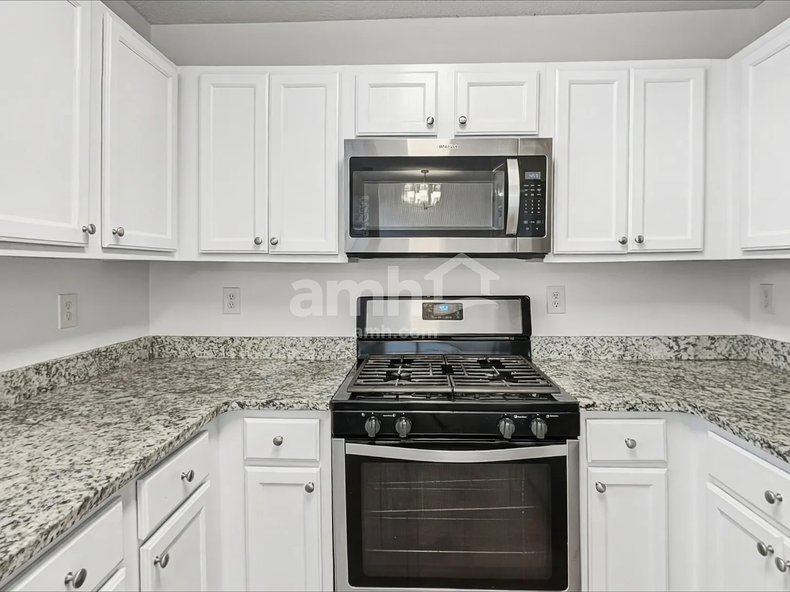3 bed, 2.5 bath, 1272 sqft, $1,935 — Photo 3