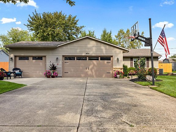 2nd image of 402 Oaknoll Dr