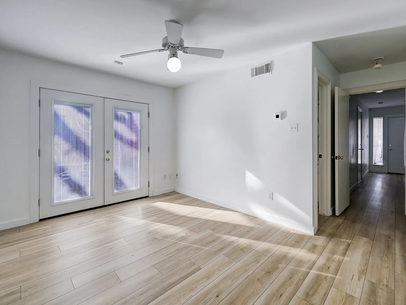 3 bed, 2.0 bath, 3348 sqft, $2,580 — Photo 4