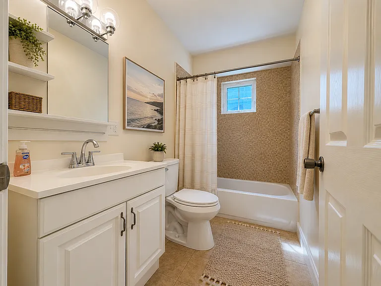 17 Tremlett St #1 — Photo 11
