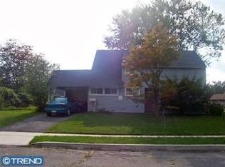 47 Gingerbush Rd, Levittown, PA 19057