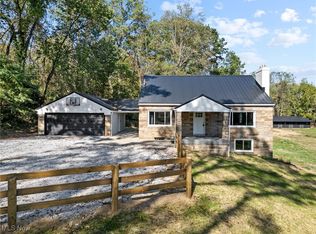 1043 Krumroy Rd, Akron, OH 44306