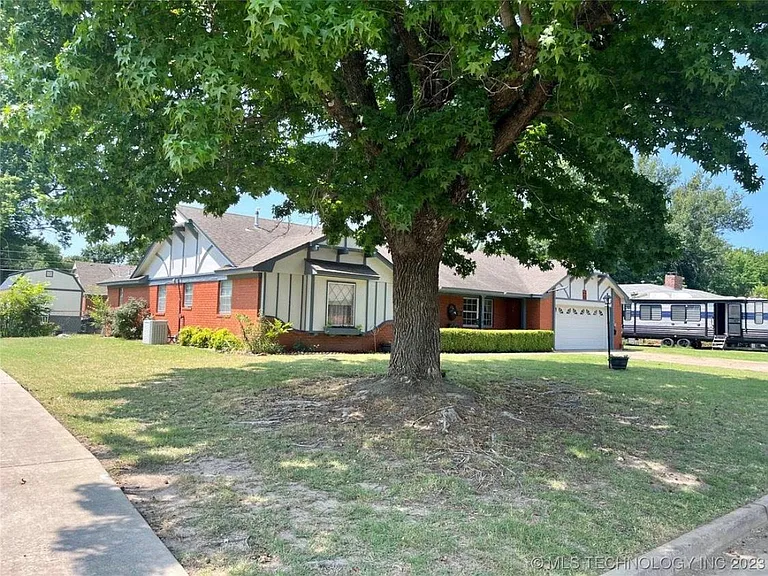 2721 Jefferson St — Photo 1