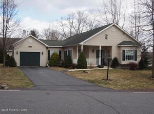 407 Pin Oak Dr, White Haven, PA 18661