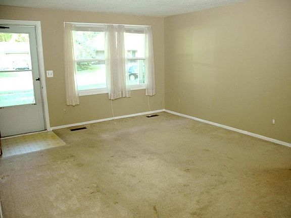 4th image of 7709 Regina Dr