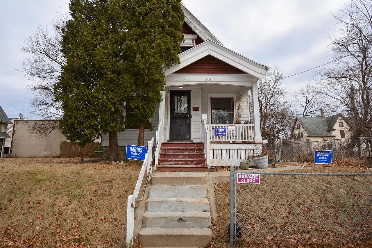 3268 North 16th STREET photo 1