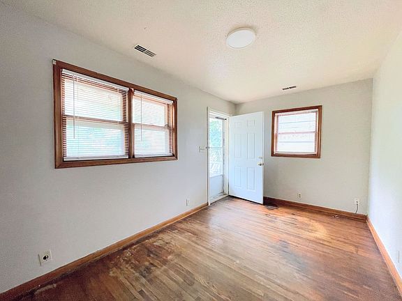2nd image of 207 1/2 W 8th Ave APT 1
