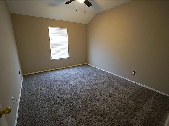 5th image of 620 Azalea Dr