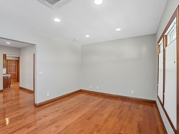 5th image of 5682 Silver St