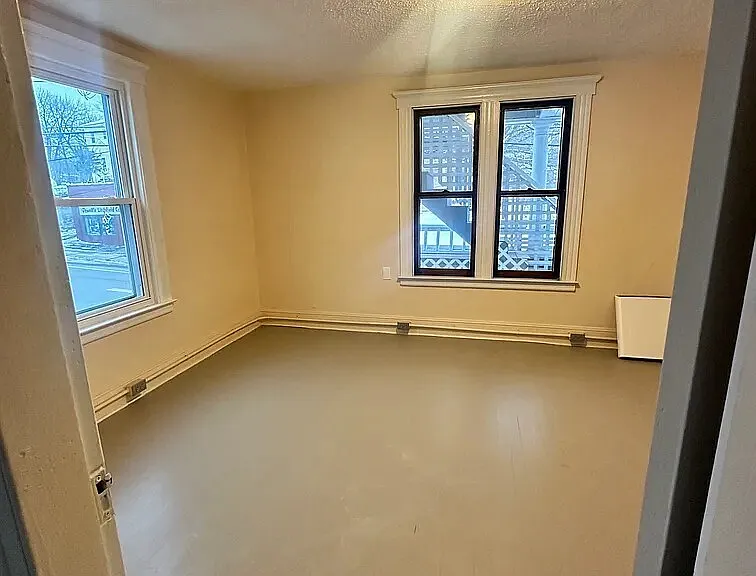 237 E Main St — Photo 3