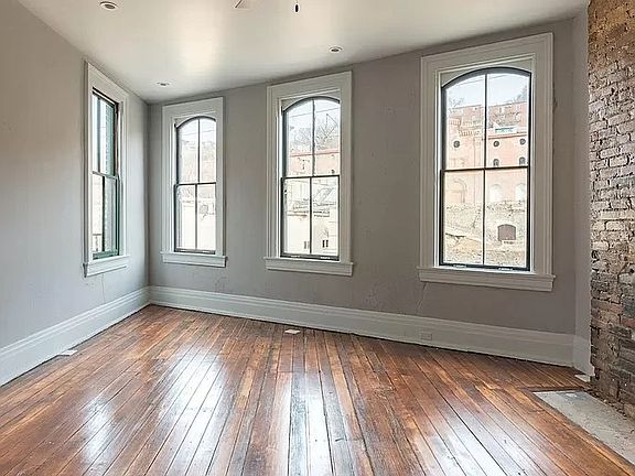 2nd image of 205 W McMicken Ave