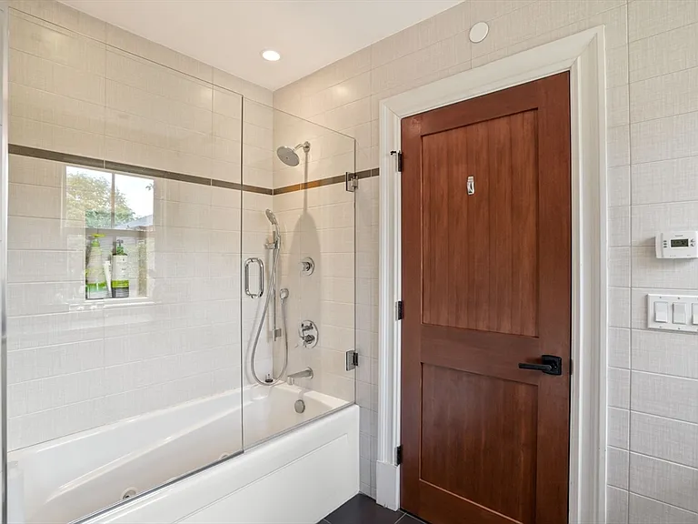 619 Franklin St #2 — Photo 14