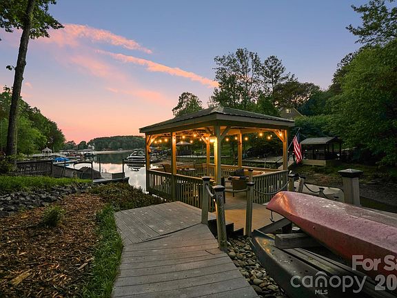 3rd image of 188 Lake Mist Dr