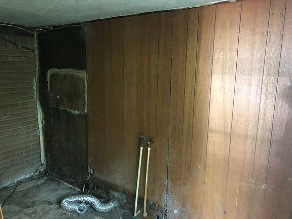 3rd image of 1065 Bowie St