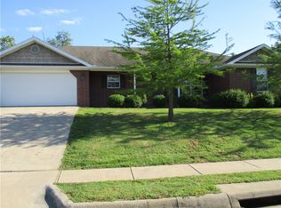 179 Chip Dr, Springdale, AR 72764