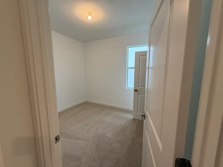1872 NW 6th Ct — Photo 5