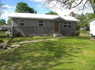 1211 Cedar St, Carthage, MO 64836