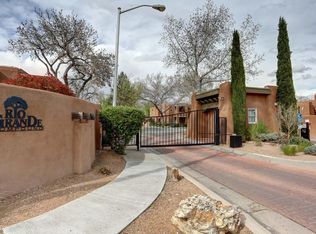 2908 Calle Del Bosque NW, Albuquerque, NM 87104