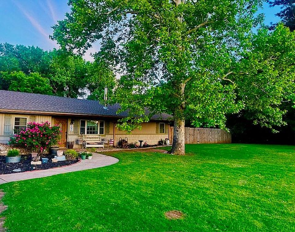 423 W Hanks Trl - Property Image