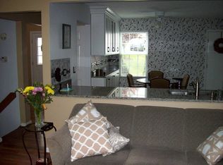 7031 Clubview Dr, Bridgeville, PA 15017
