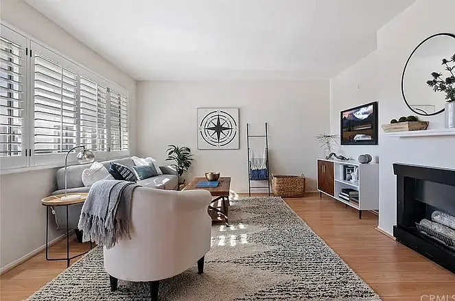 497 El Molino Ave #204 — Photo 3