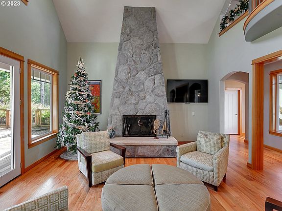 5th image of 405 Fall Creek Dr