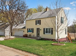 112231 Hutchins Ct, Chaska, MN 55318