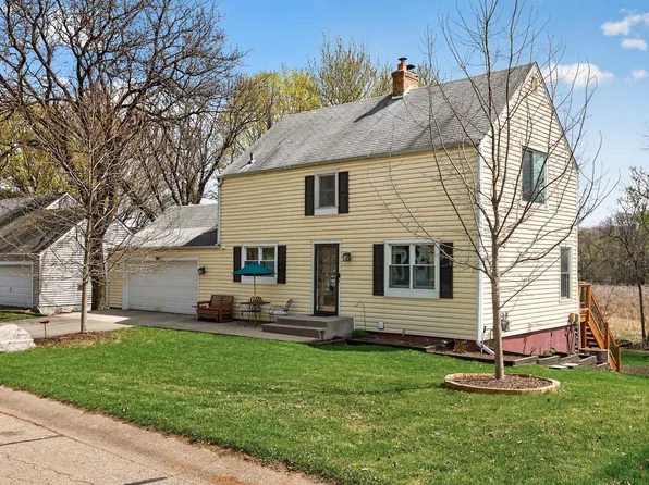 112231 Hutchins Ct, Chaska, MN 55318