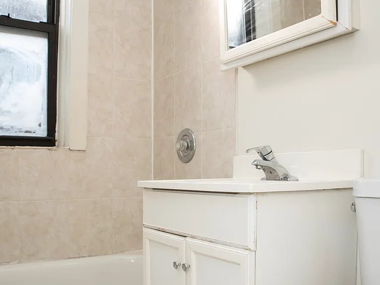 837 W Cornelia Ave #2N — Photo 5