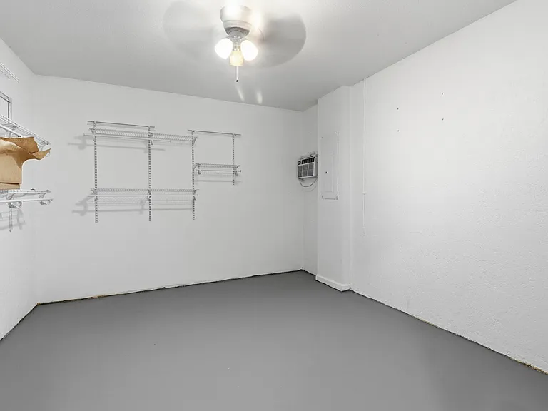 105 Vanessa St — Photo 18