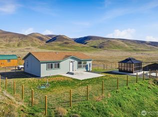 Short, Selah, WA 98942