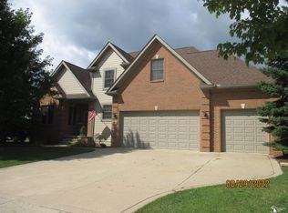 444 Corinth Cir, Dundee, MI 48131