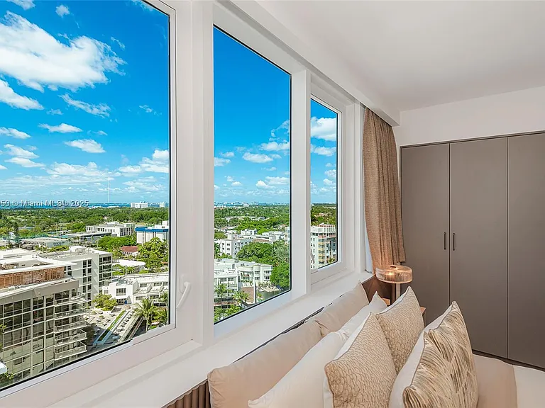 2301 Collins Ave #1527 — Photo 31