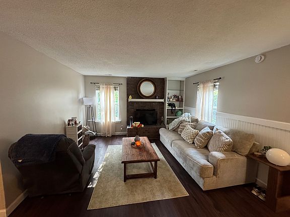 2nd image of 110 Glenview Dr #1
