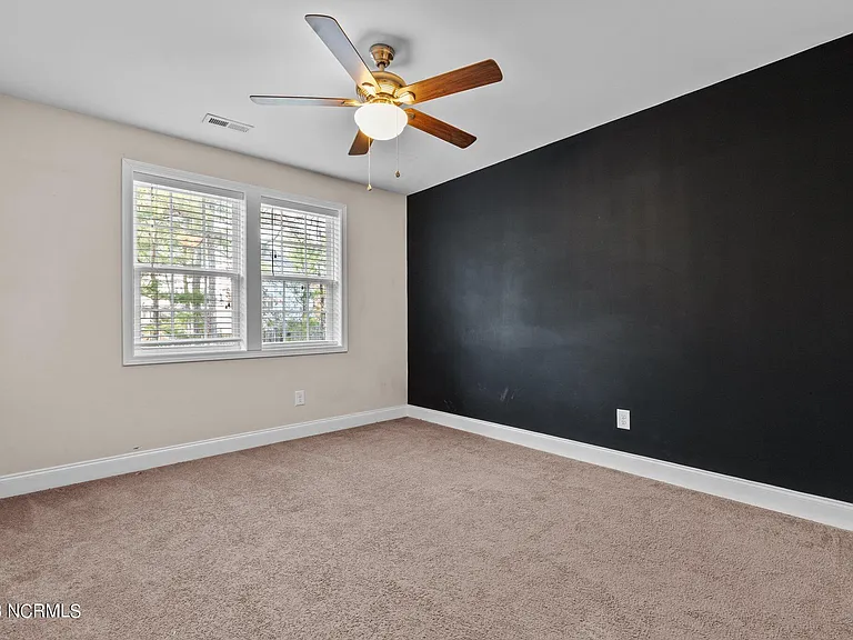 290 Adams Cir — Photo 33
