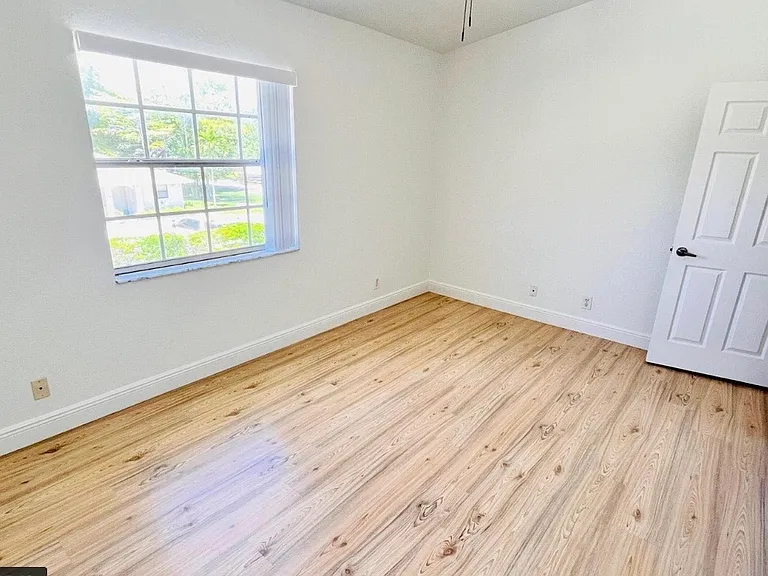 1436 Hawthorne Pl — Photo 12